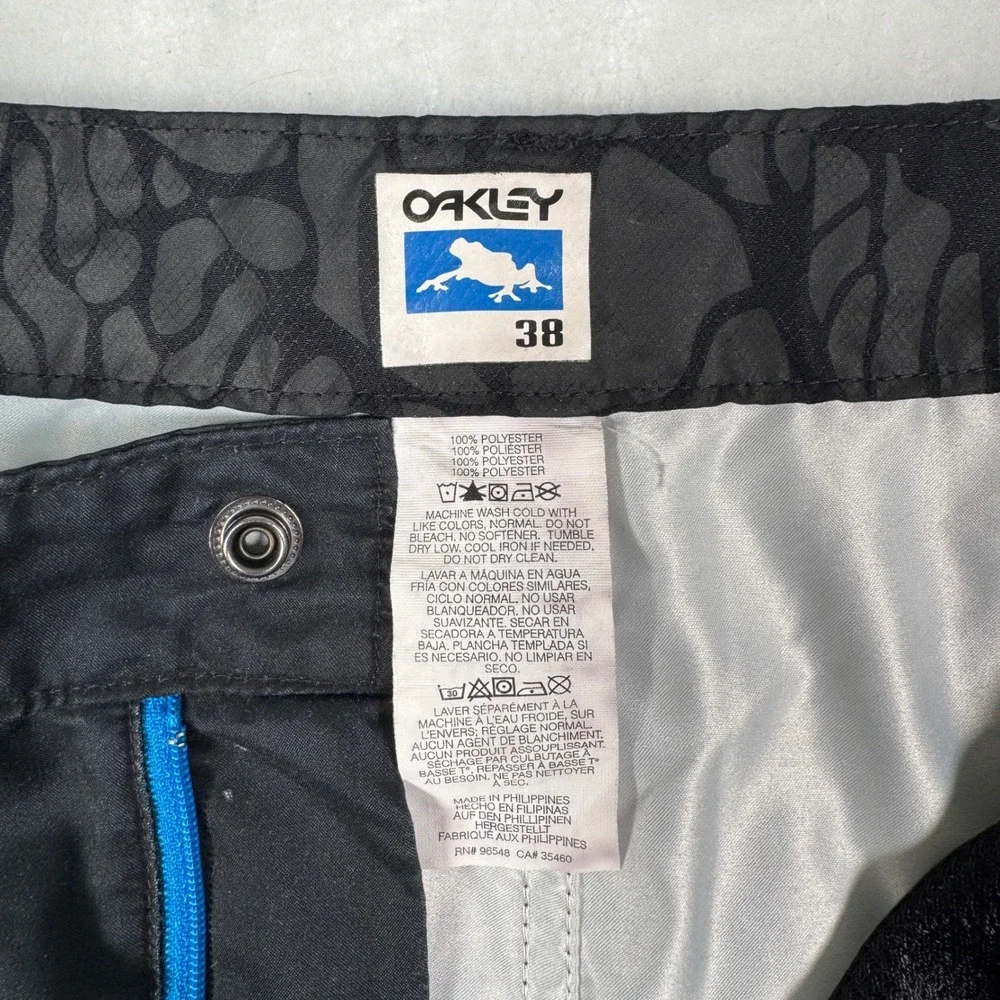 Oakley Mens Size 38 Black Blue Striped Hybrid Board Shorts Swim Surf Y2K